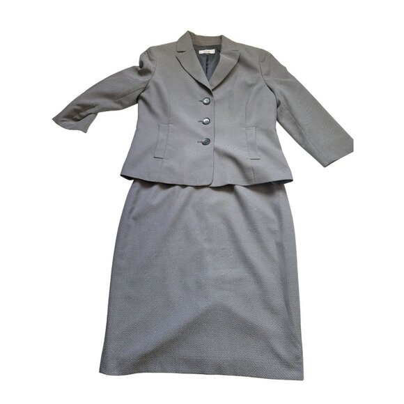 Le Suit 2 Piece Gray Blazer with Pockets and Knee Length Skirt Size 10 Business